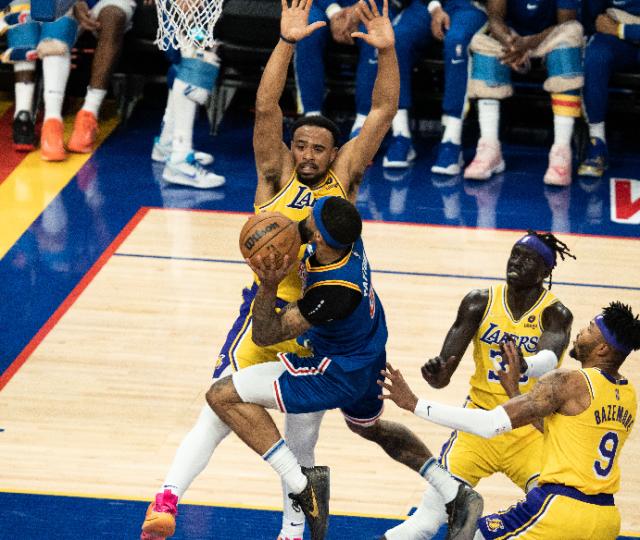 雷竞技电竞赛事-【现场】赛季最后主场完美收官 大通中心静待季后赛